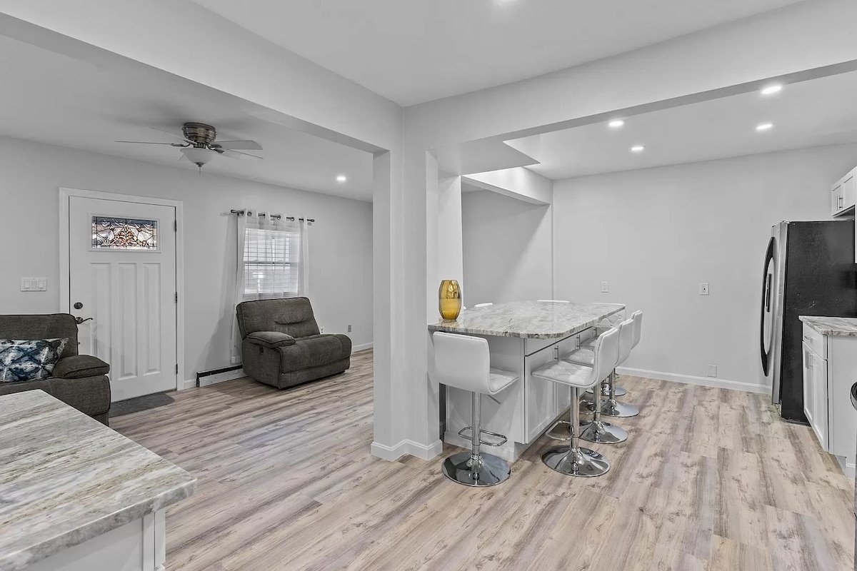 5 bed Beach house Pool & HotTub gallery image 5