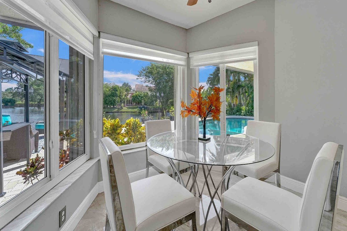 Calm & fun at Jacaranda gallery image 5