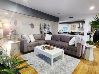 Stylish Home with Gorgeous Swimming Pool