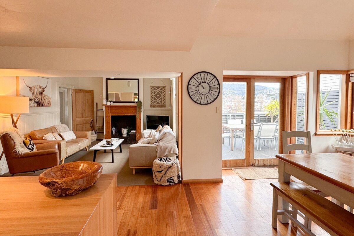 Best location in Hobart! Luxury 4 bedroom w/views gallery image 3