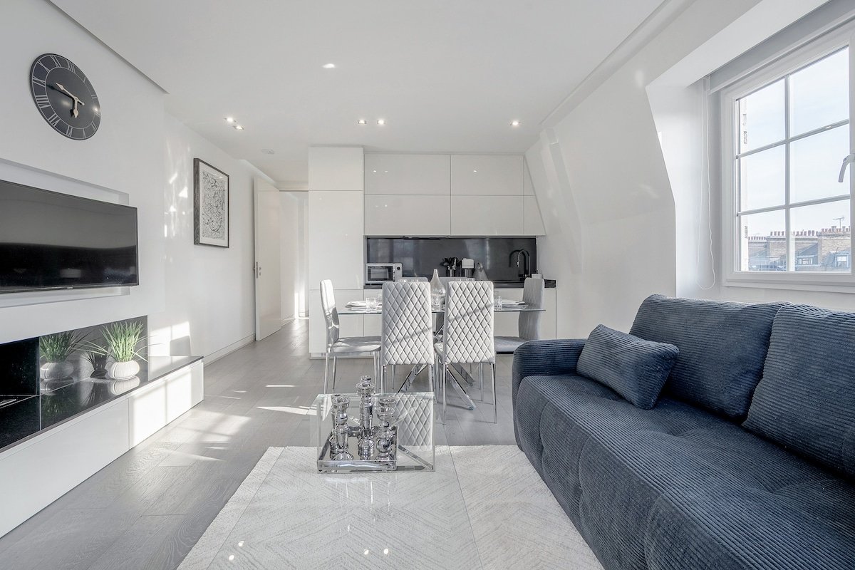 Sublime Knightsbridge Penthouse / 2Bed 2.5 Bath gallery image 2