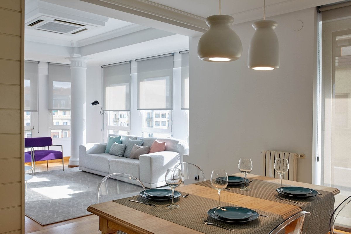 LUXURIOUS and ECLECTIC APARTMENT in Zurriola Beach gallery image 2