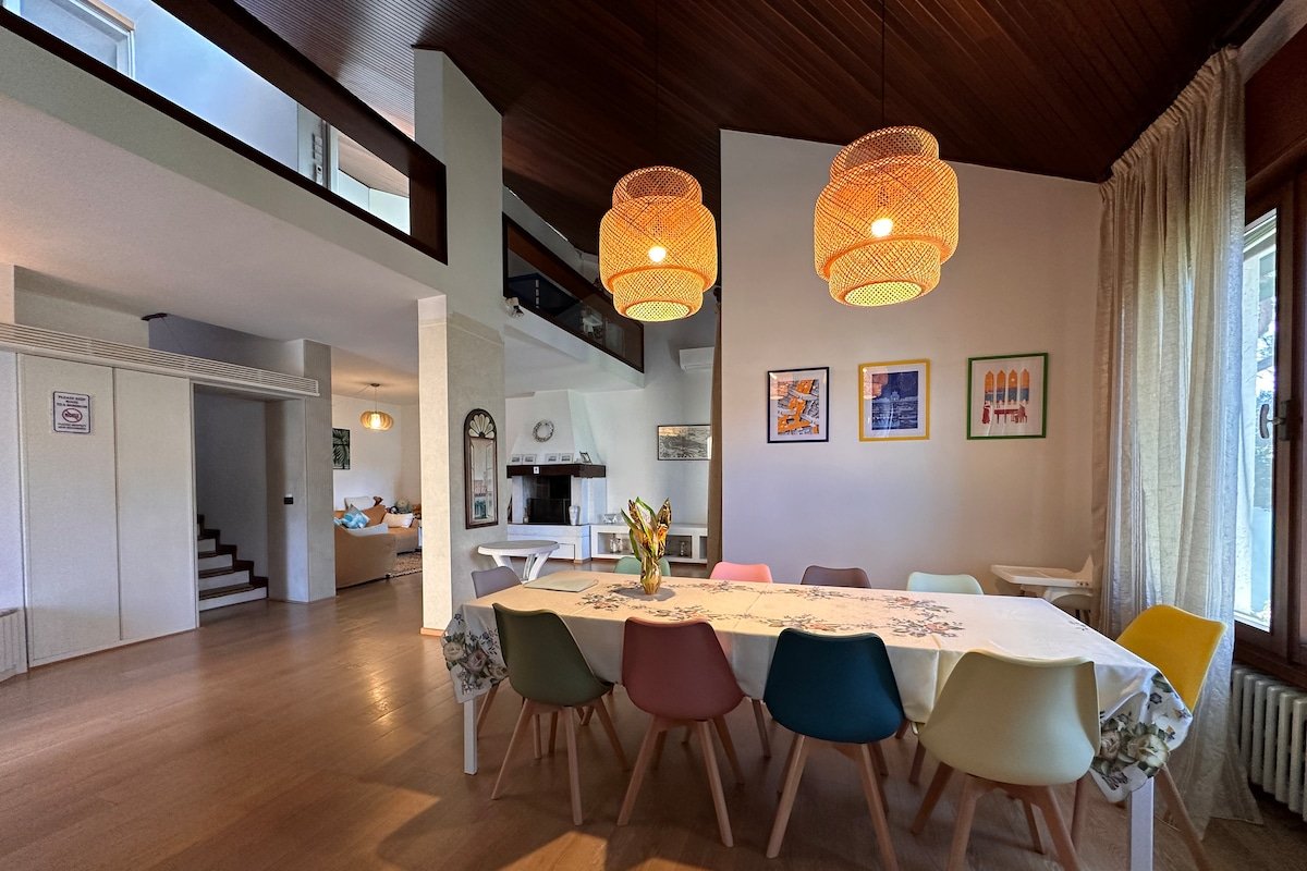 Beautiful Villa with Garden by the Sea gallery image 2