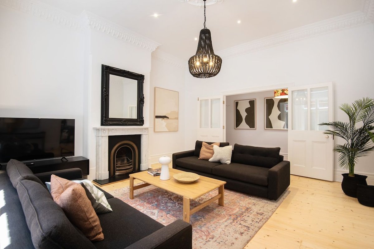 Stylish Contemporary Retreat St Kilda gallery image 4