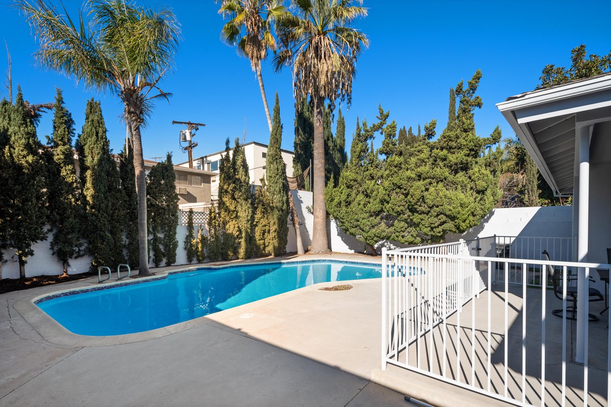 Prime location, 10 mins to universal studio & pool