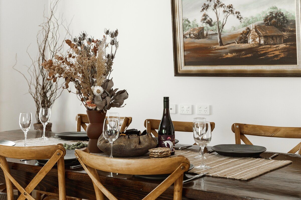 Cosy Retreat with Mountain Views gallery image 4