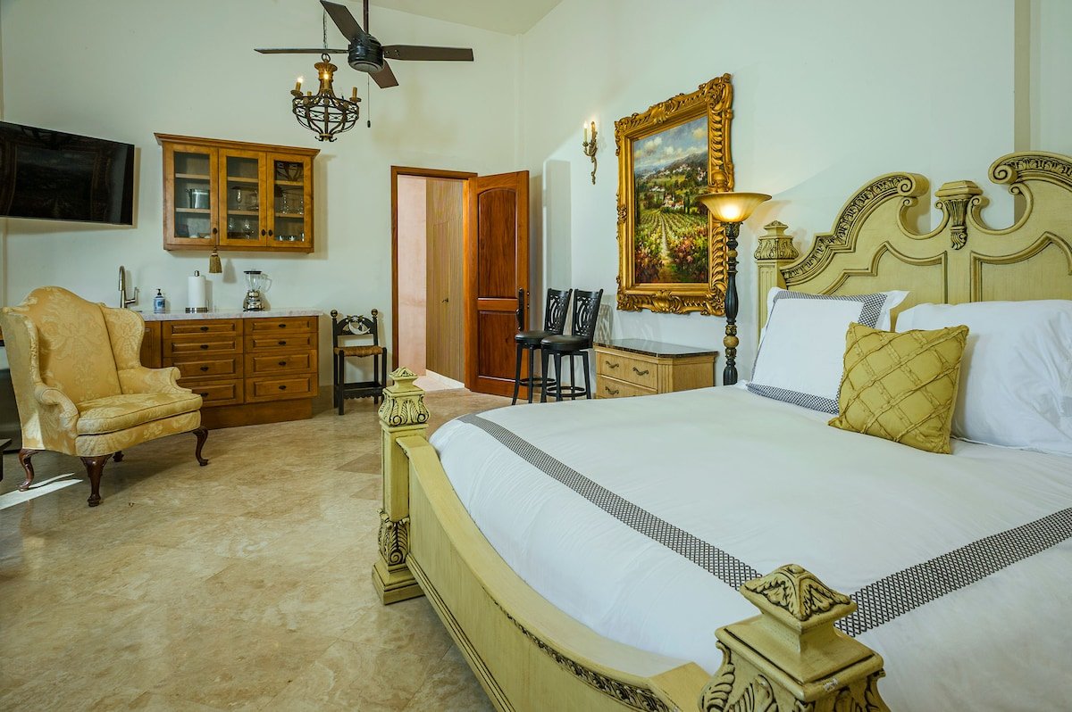 Villa Paraiso ocean front gallery image 3