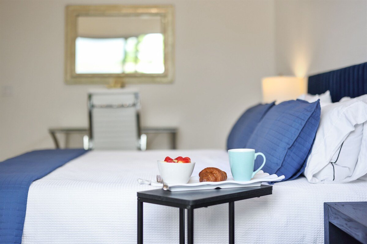 334 5BR Villa – Pool & Spa | Sleeps 12 Walk to Ave gallery image 4