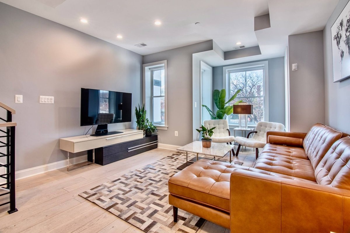 New, Modern and Luxurious Row House, 3 BD in Shaw gallery image 2