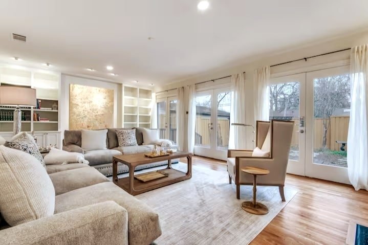 M Streets Beauty! Ultimate High-end luxury. gallery image 3