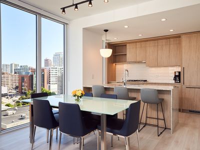 Level River North Spacious Two Bed, Two Bath Suite