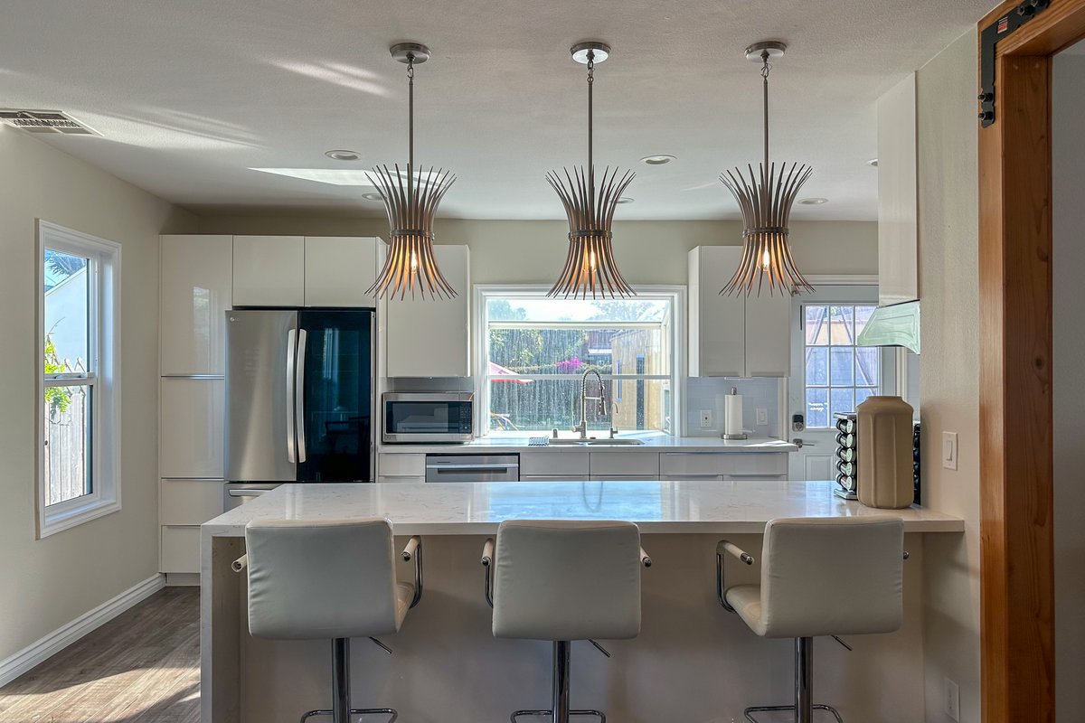 Spacious West LA Home 3BR/3Bath Parking, Backyard