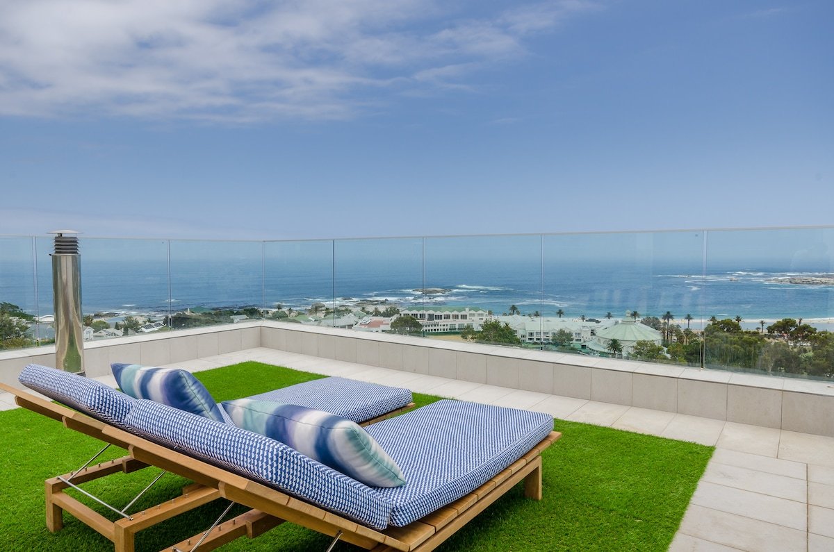 Stunning Ocean Villa Rooftop Jacuzzi, Solar Backup gallery image 5