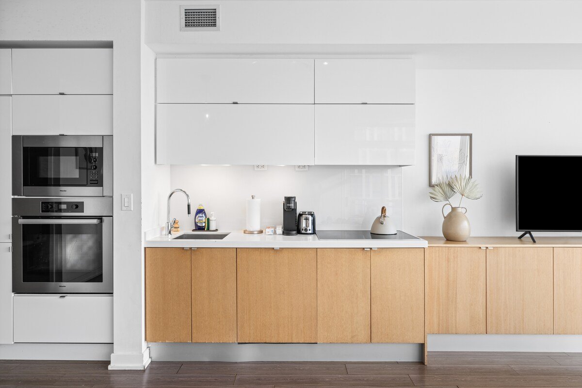 Cozy 2BR Condo | Near Rogers Centre + Parking! gallery image 4