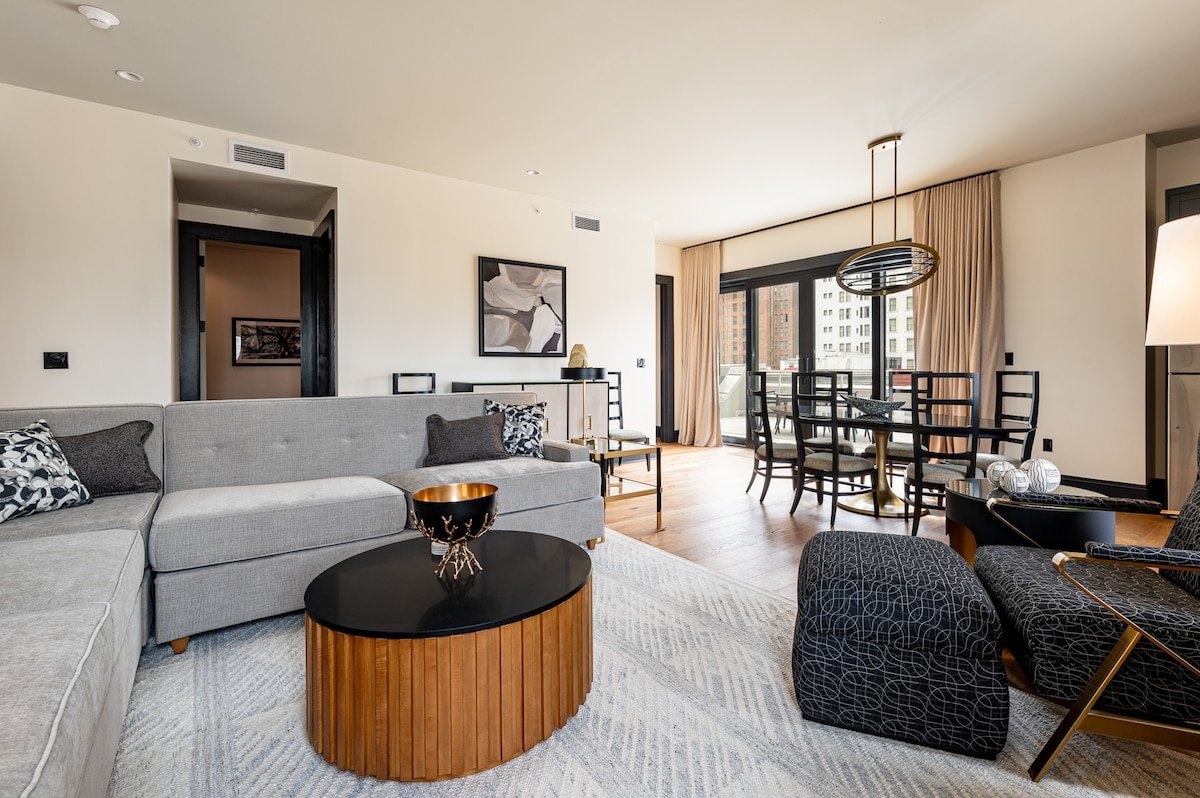 4BR Exclusive Downtown Penthouse | Mayfair Hotel gallery image 3