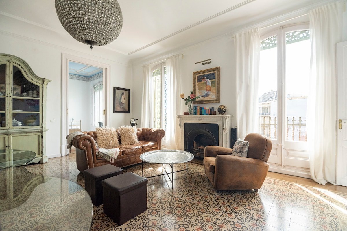 Luxury modernist apartment in the core of the city gallery image 2