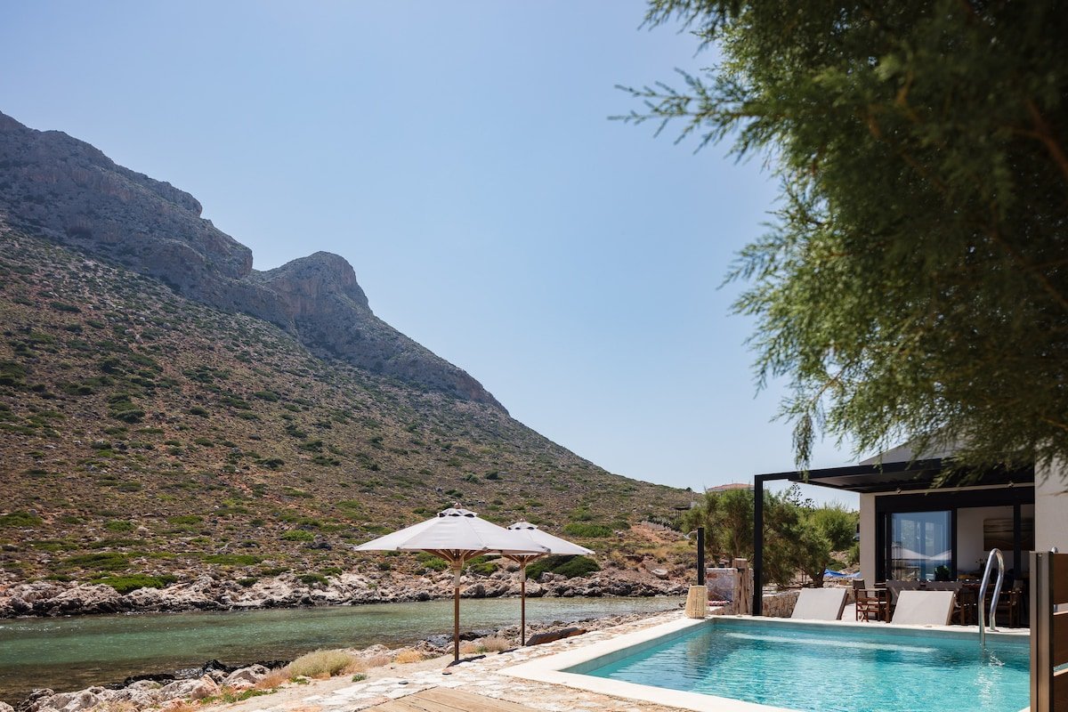 On the beach, walking distance to amenities gallery image 5