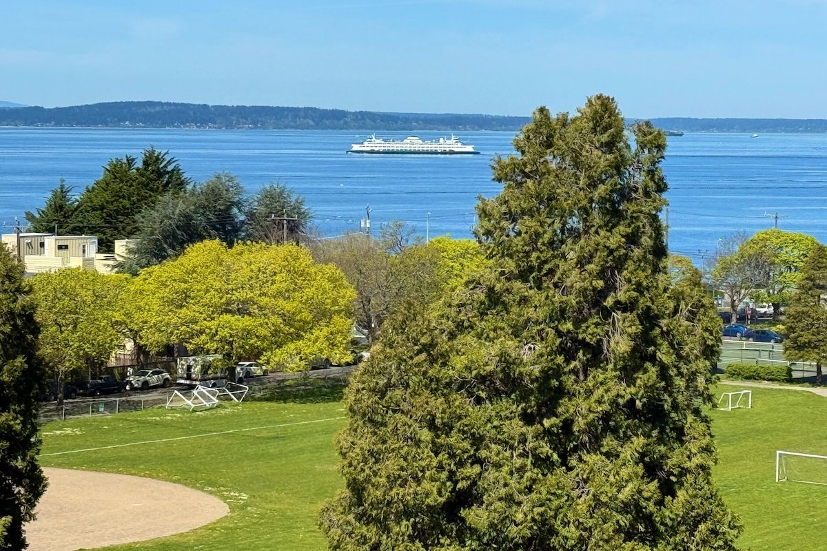New Remodel! Water view, Deck, Seattle- Alki Beach gallery image 2