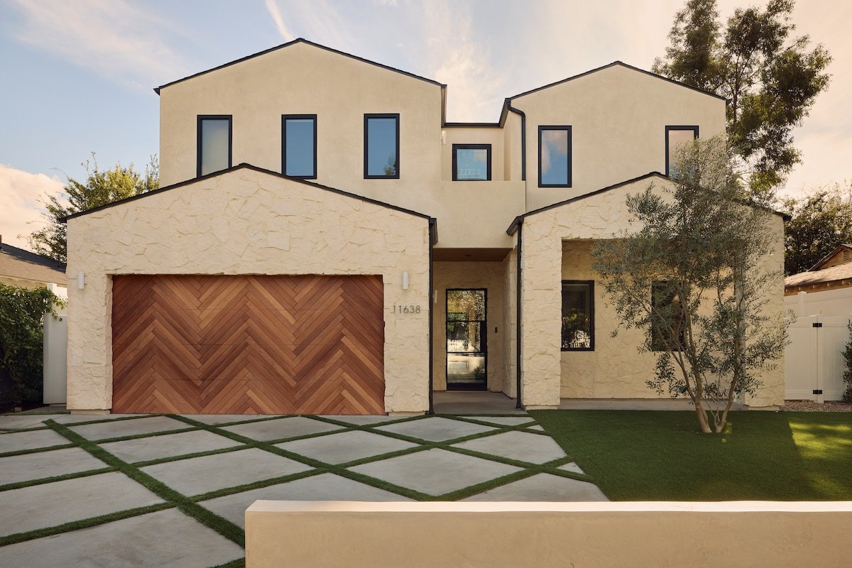 Warm Modern Luxury • 5 Bd w/ Pool & Flow