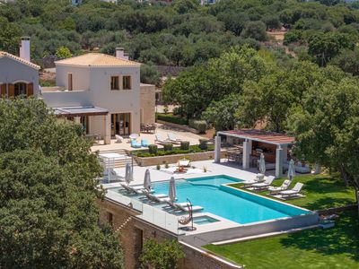 Luxurious Villa Liandri – 600 m² Resort