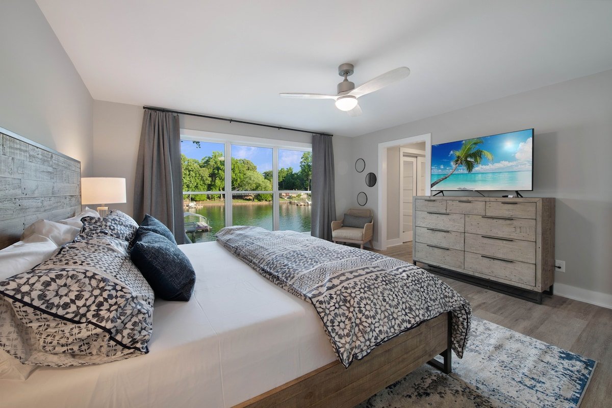 Lakeshore Adrift gallery image 3