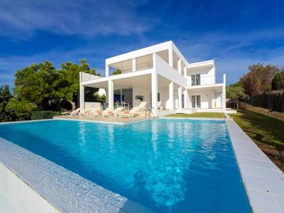 House with direct access to the sea, pool and wifi