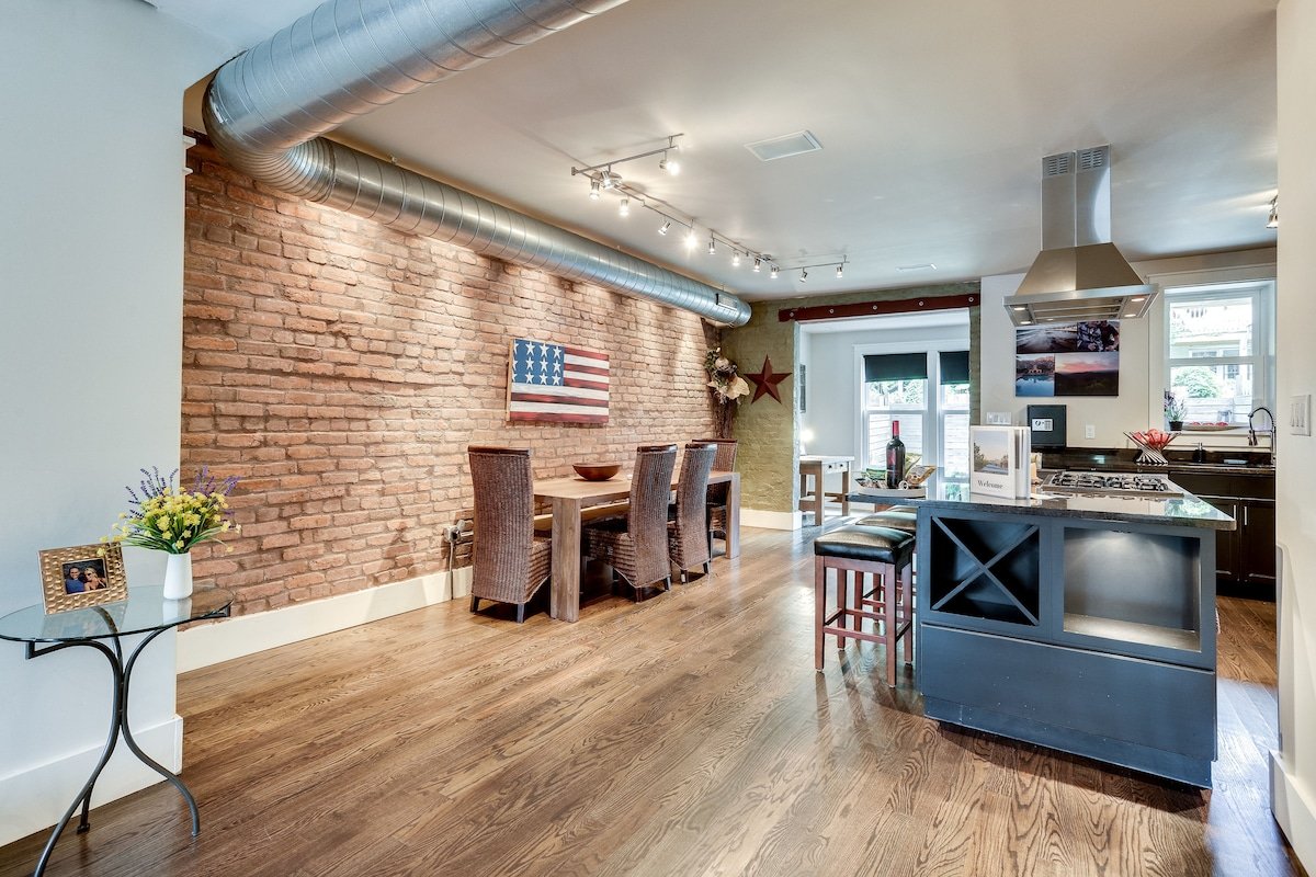 Fall escape: 3BR/3BA, rooftop views, near Metro gallery image 5