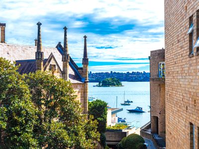 Eclectic Art Deco Retreat in Harbour side Enclave