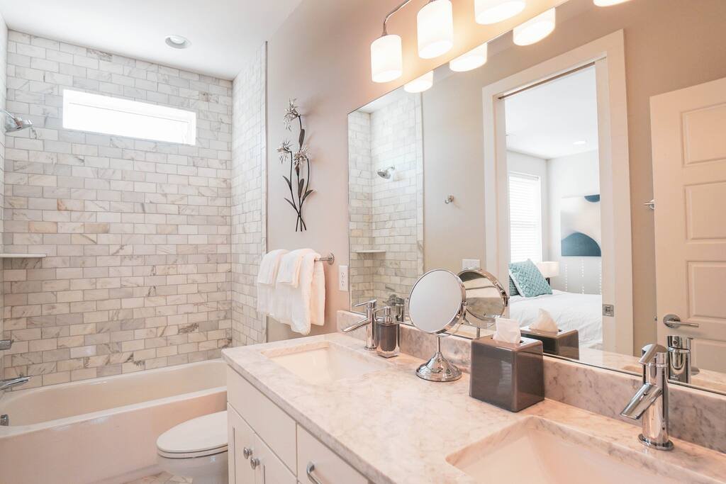 Sleeps 20+Rooftop+Garage+Pet Friendly gallery image 5