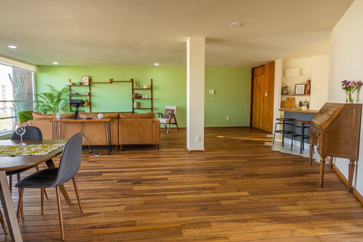Sunny & Spacious Condesa Condo W/ City Views gallery image 4