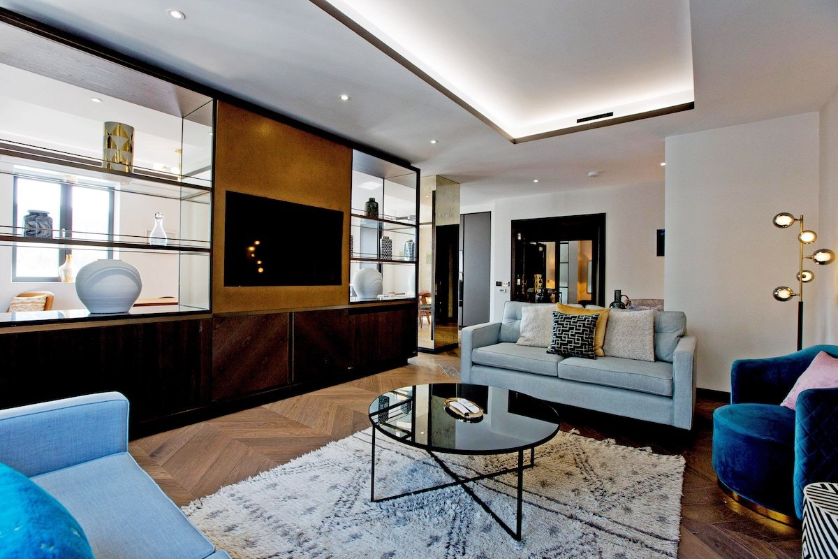 Golden Square Seventeen gallery image 4