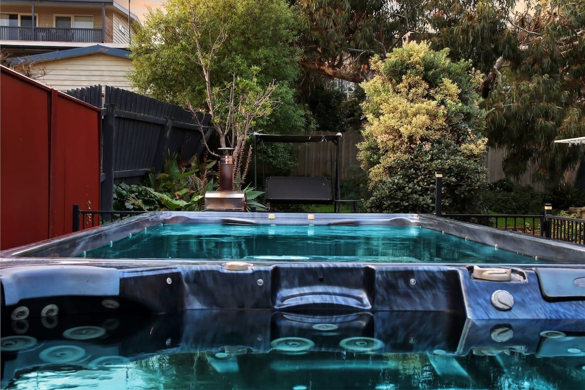 Cruickshank Retreat I Spa and Dip Pool gallery image 3