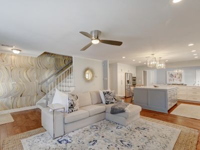 Beautiful 6 BR/4 Bath House 5 min from Downtown!