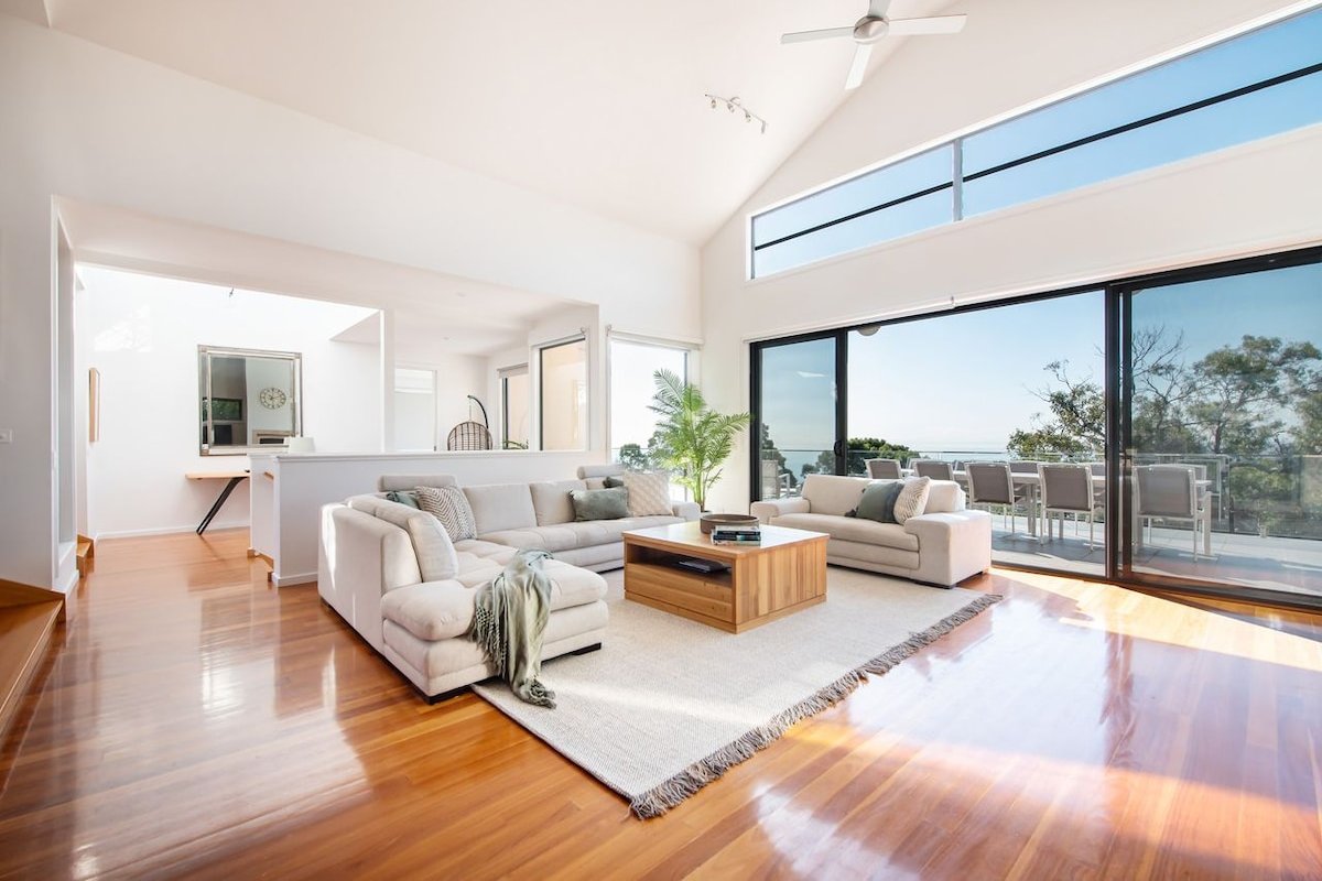 Rockleigh Bay Gas Heated Spa and Solar Heated Pool gallery image 4