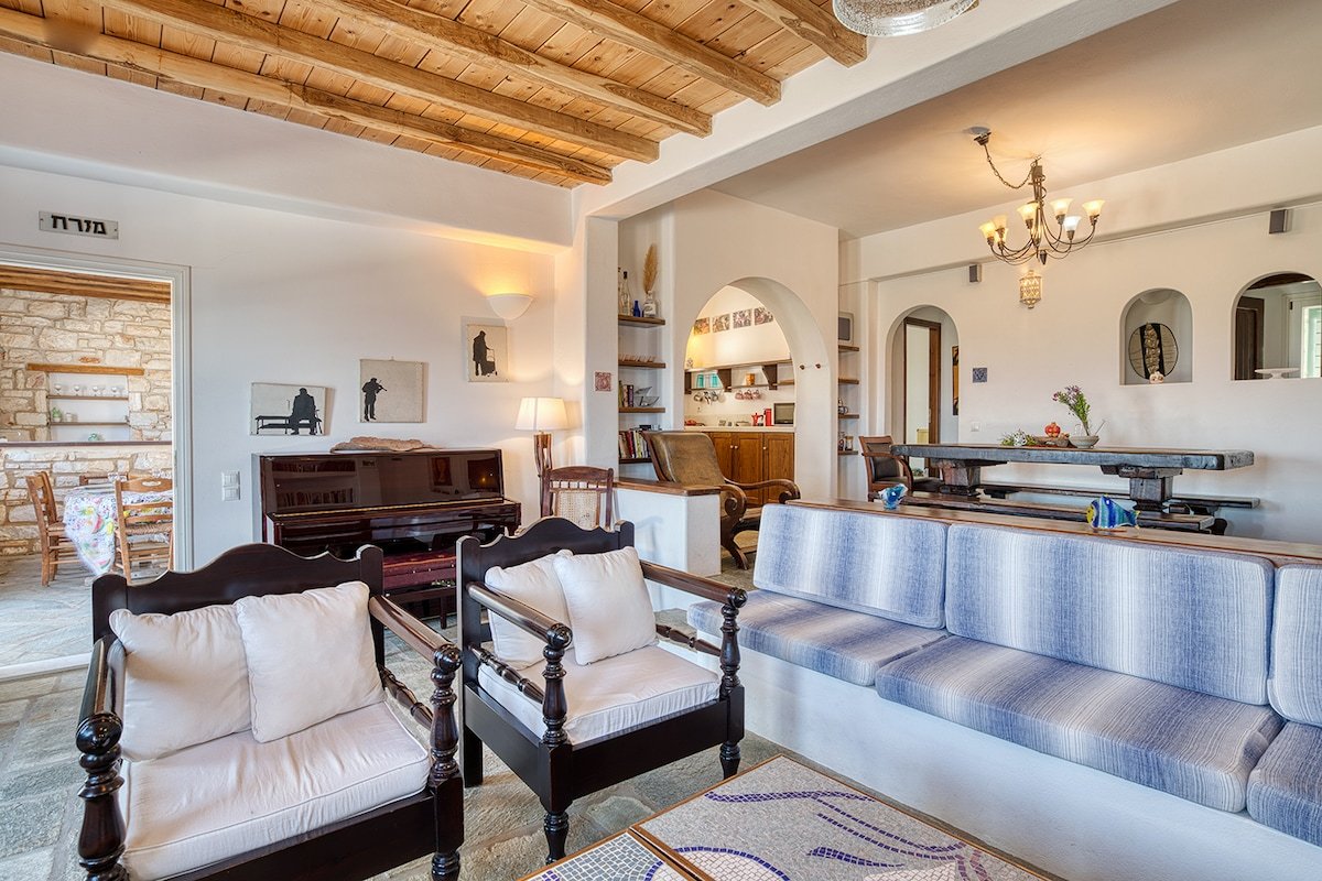 vila matan- home with a walik to the sea gallery image 5