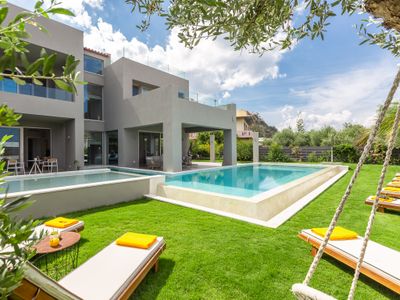 Heated Pool, 180m to the beach, shops & amenities