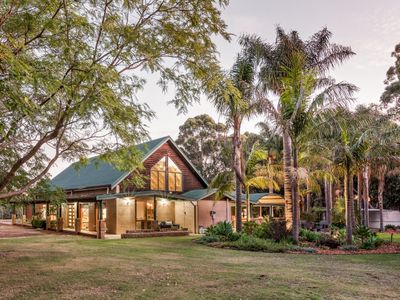 Trinder Retreat—Luxe Nature Escape + Alfresco Bath