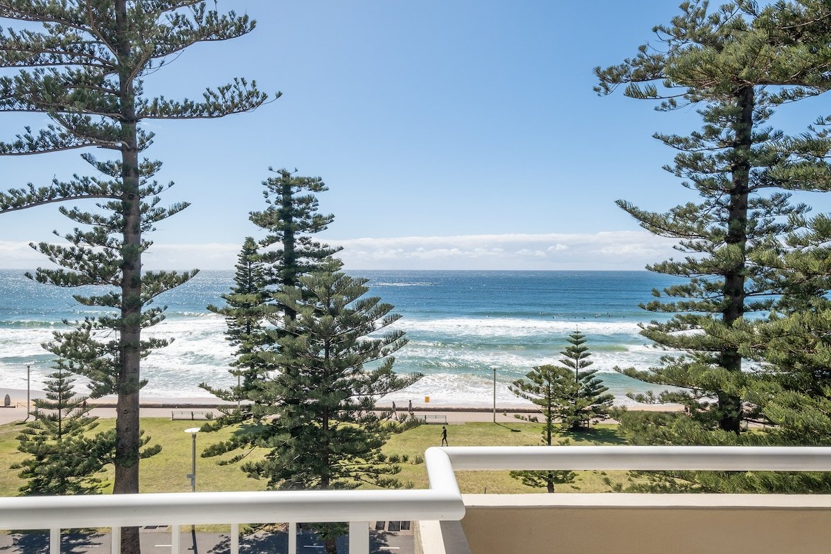 Luxury beachfront with unbelievable views gallery image 4