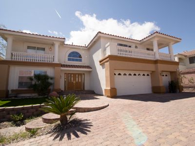 Quiet and Tranquil Retreat minutes from Strip