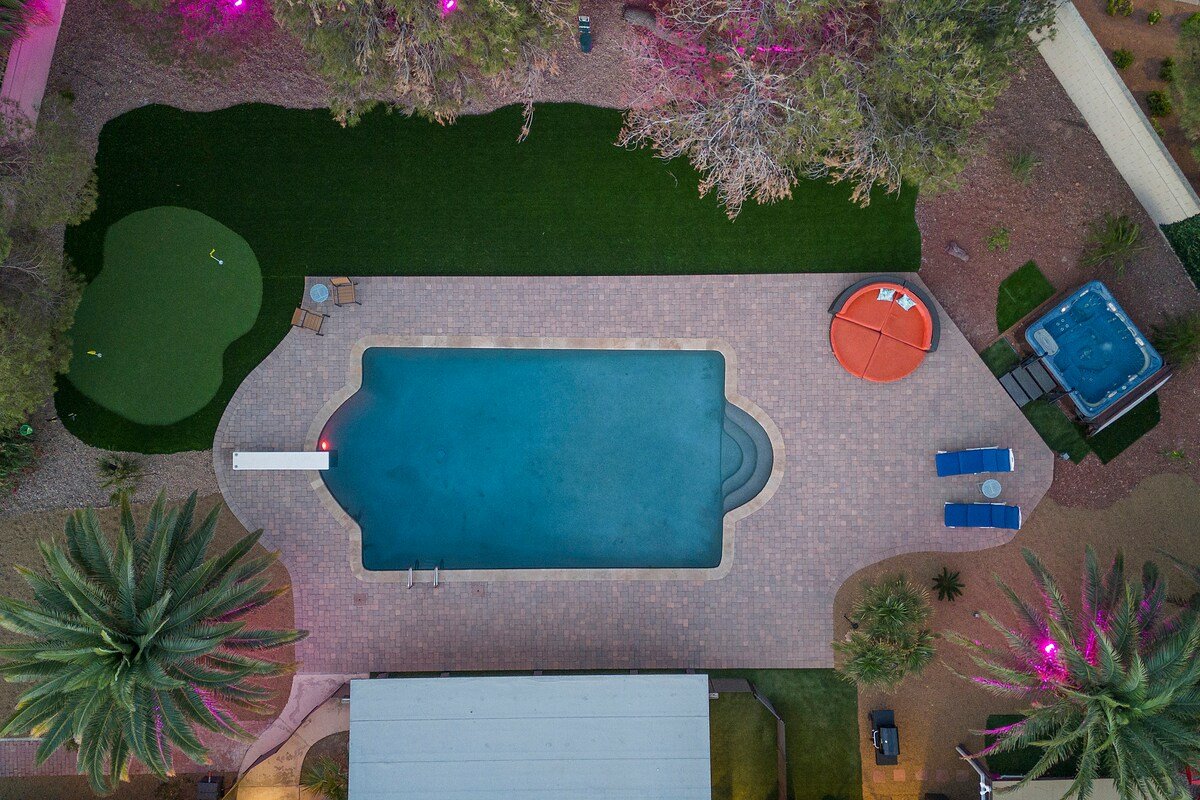 Cold Plunge~ Sauna~ Pool~ Spa~Mini Golf~ Game Room gallery image 4