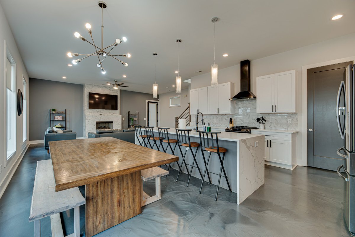 Downtown w/ Amazing Patios! Walk Everywhere.!.!.!