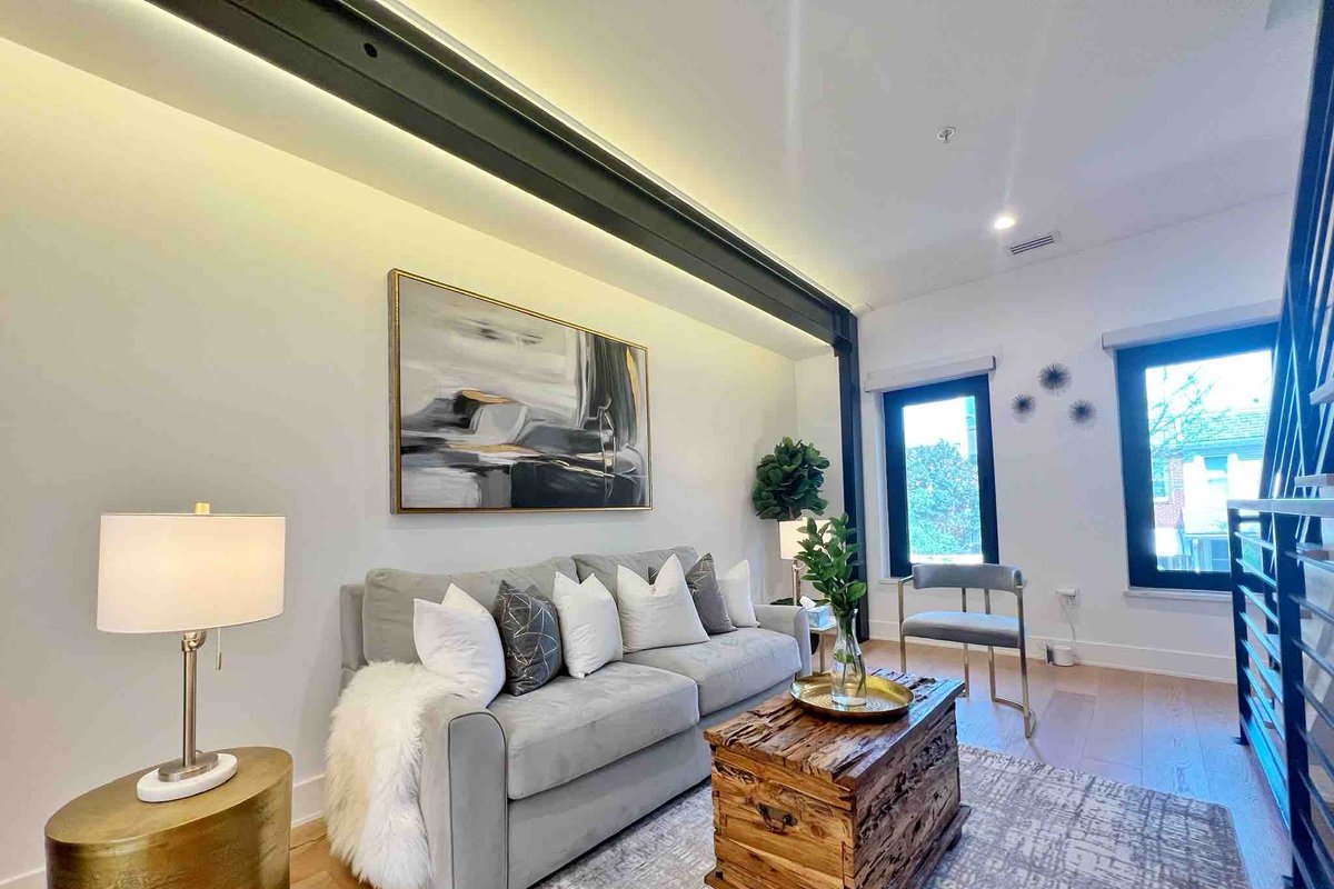 Penthouse condo 2BR/2.5BA w/ Rooftop & Parking