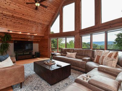 Chalet with Hot tub, Sauna, & Firepit