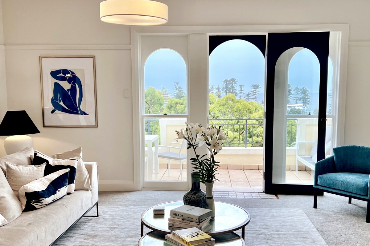 Spacious 3-bedroom ocean-view home, walk to beach