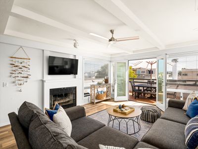 Ocean Breeze, Newly Renovated Beach Home w/ AC