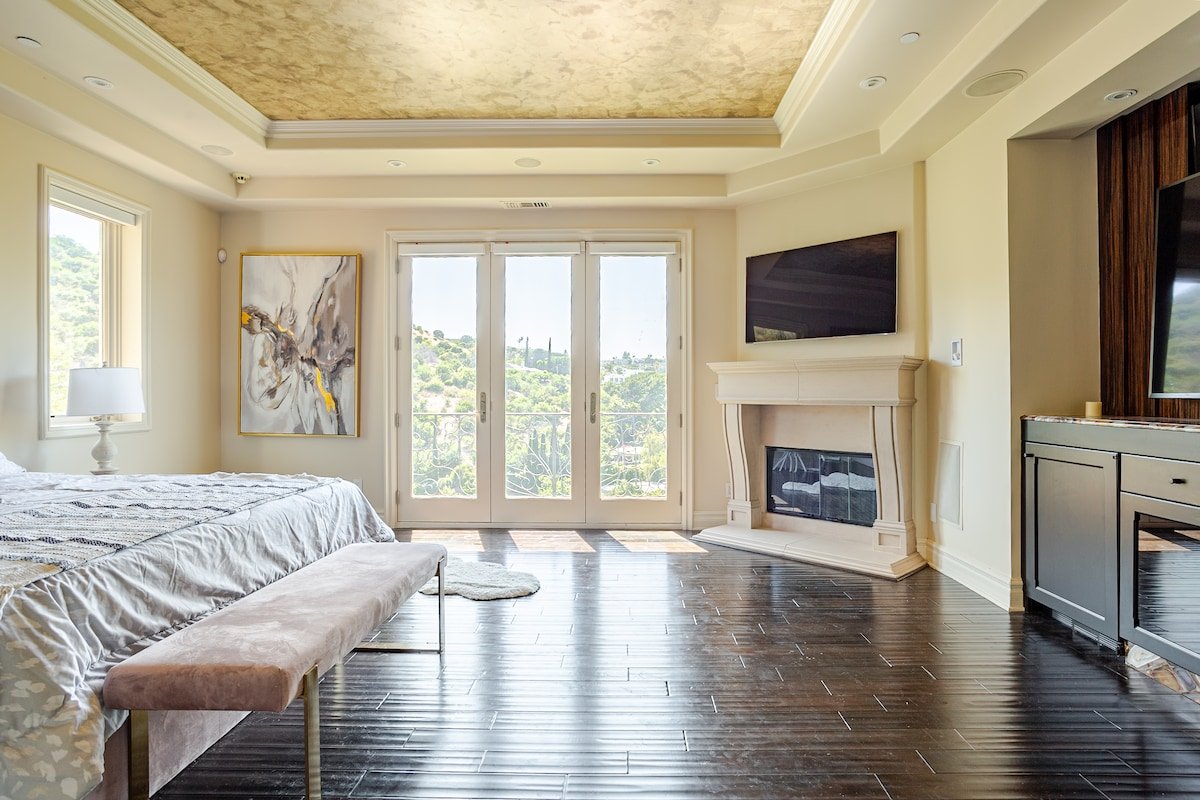 Mansion in the hills near Universal Studios! gallery image 5