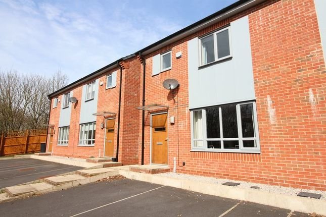 5* | 3 Bed Home | Free Parking | Prime Location gallery image 5