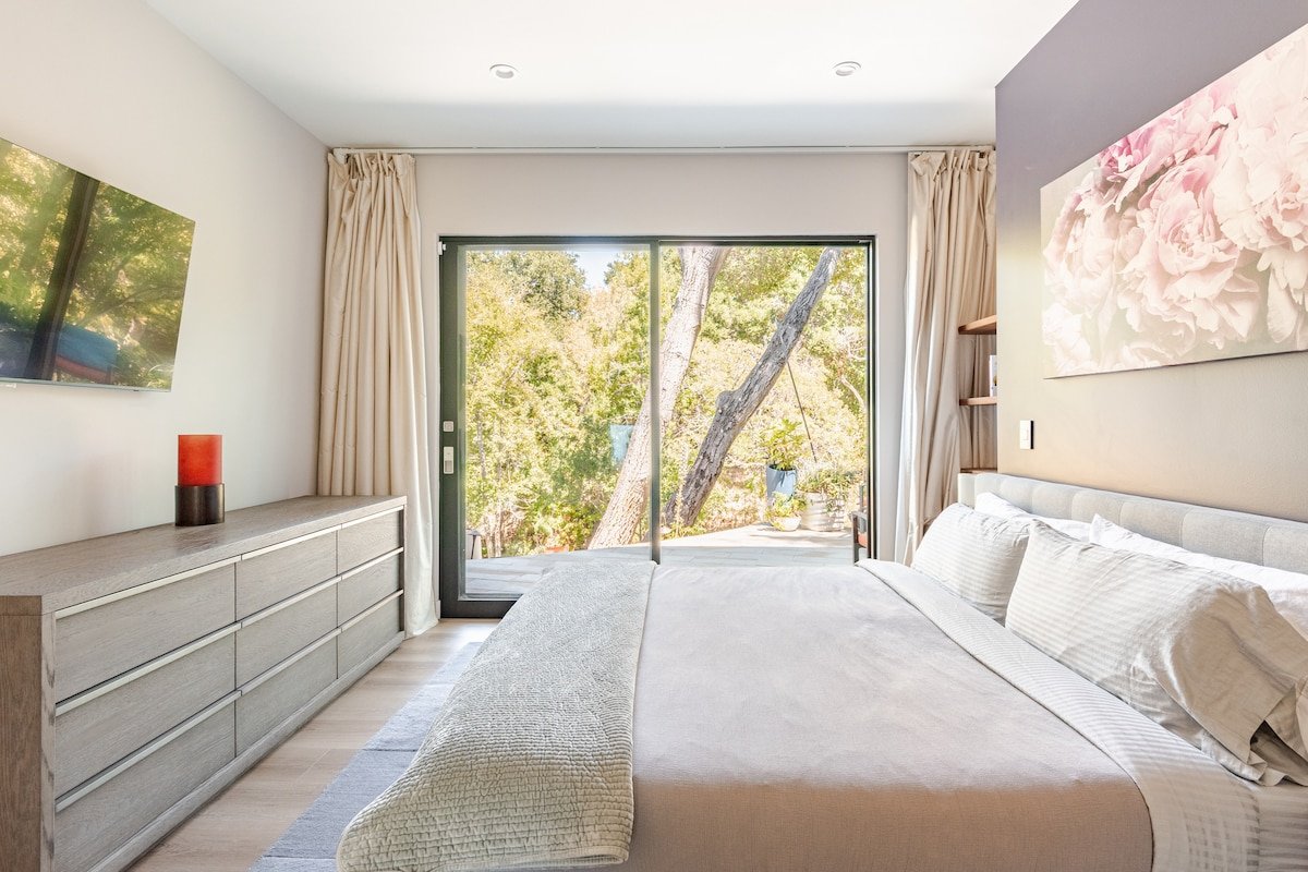 5BR Designer Home w/ SunDeck Near Stanford & 280 gallery image 5