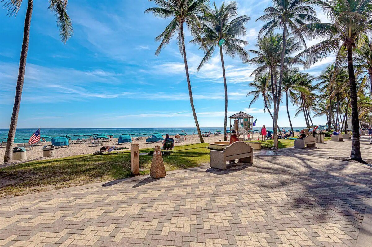 4 Apt Block for Large Groups | Sleeps 10 to 16! gallery image 5