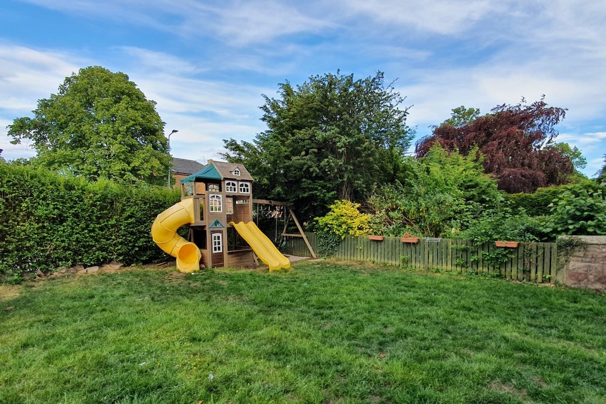 Delightful 4 bedroom family home in Newington gallery image 3